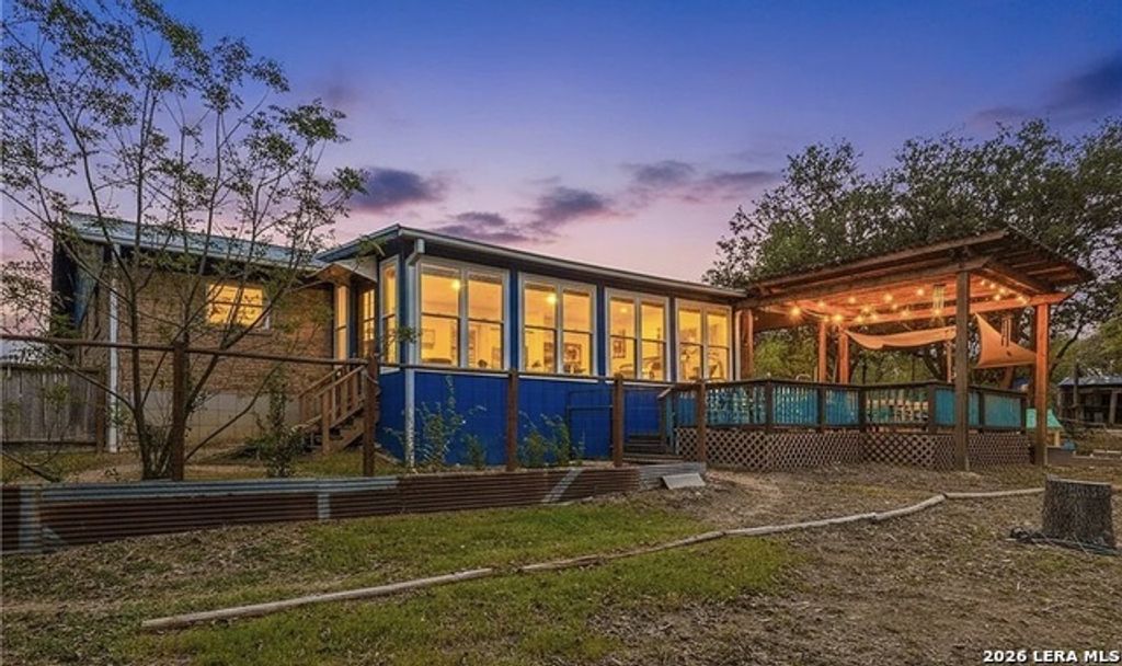384 Waterway Pass, New Braunfels