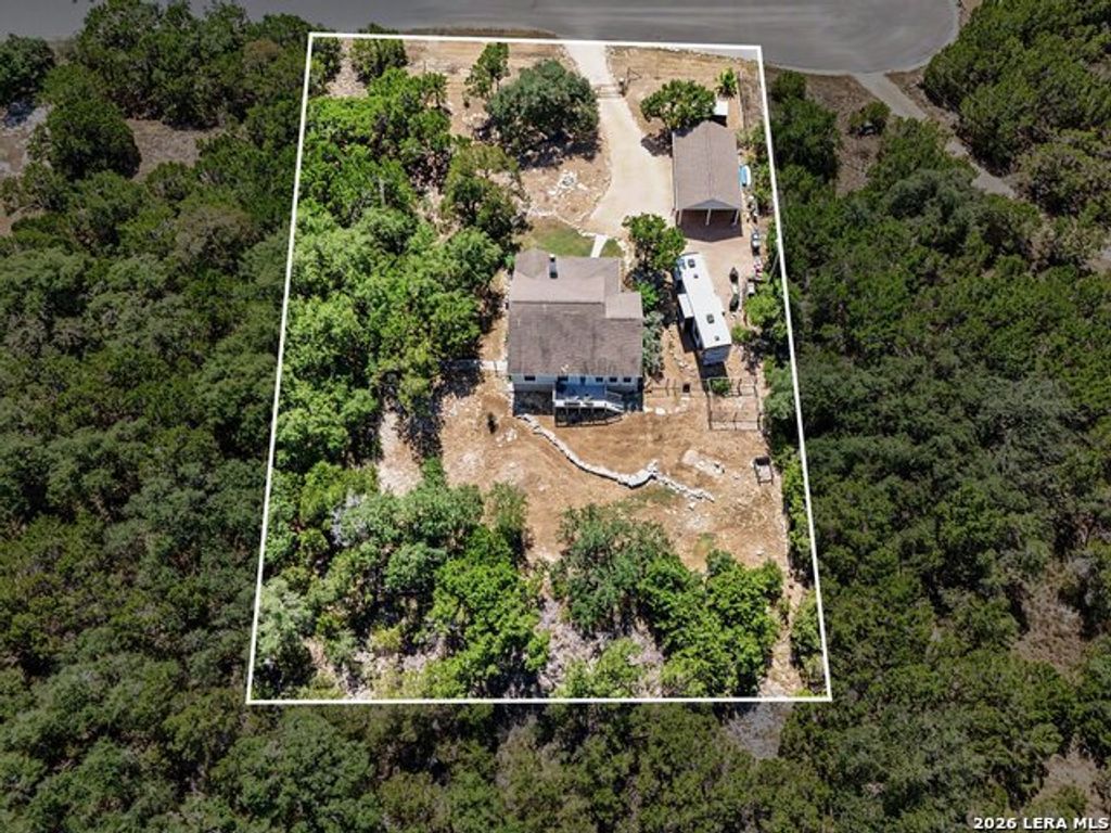 2092 Stallion Springs Dr, Fischer