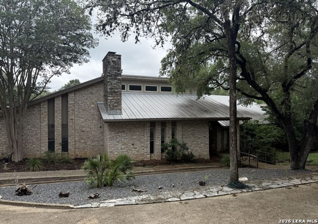 14016 Mint Trail Dr, Hill Country Village