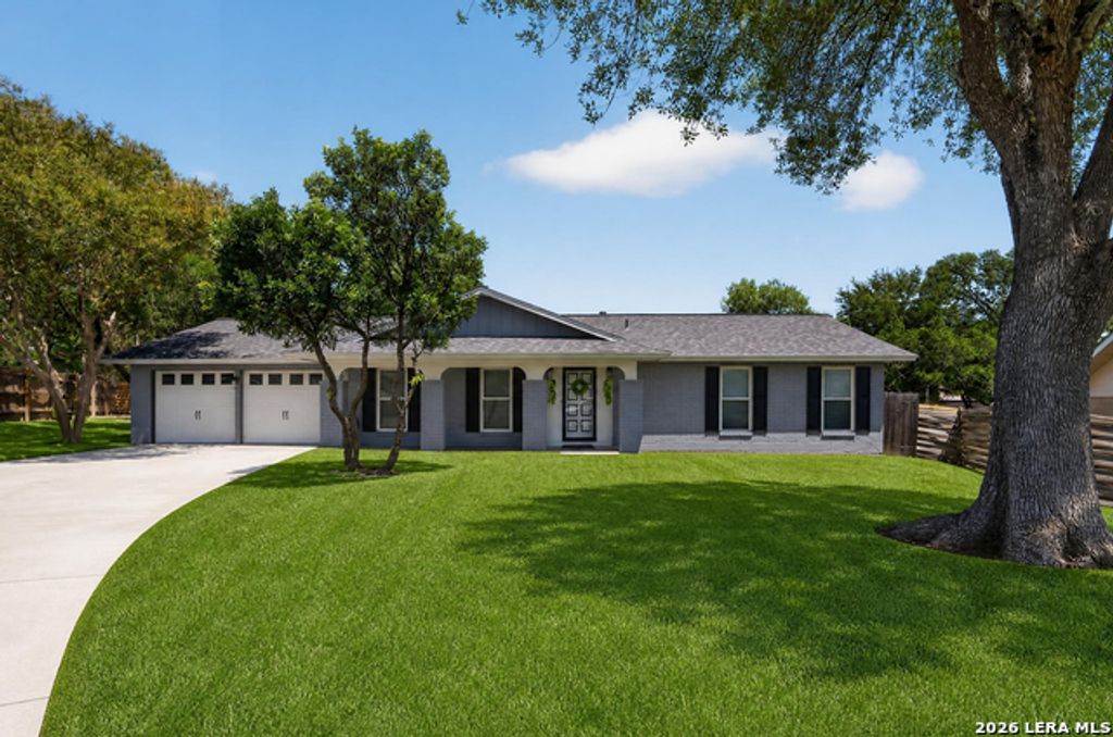 111 Laural Ln, Universal City