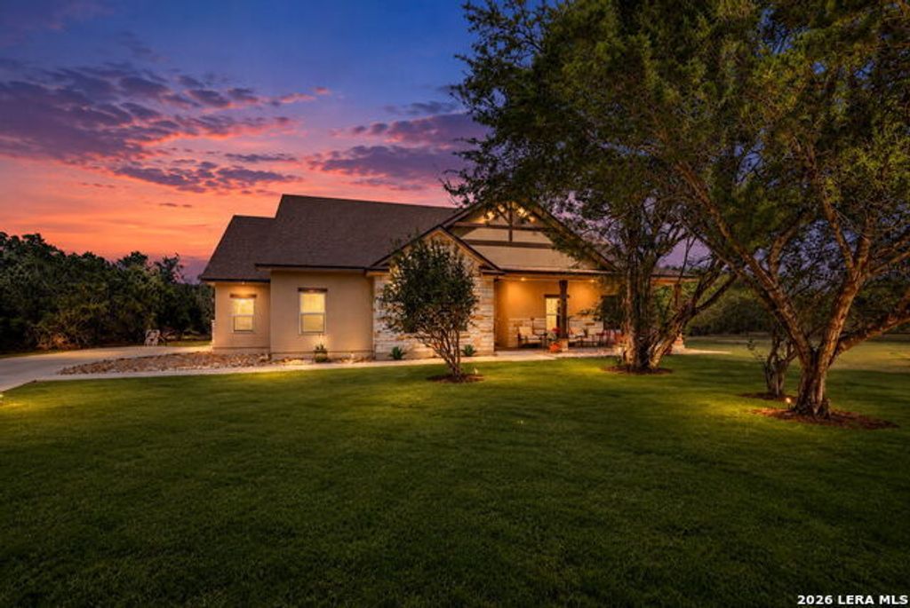 731 Rio Azul Dr, Pipe Creek