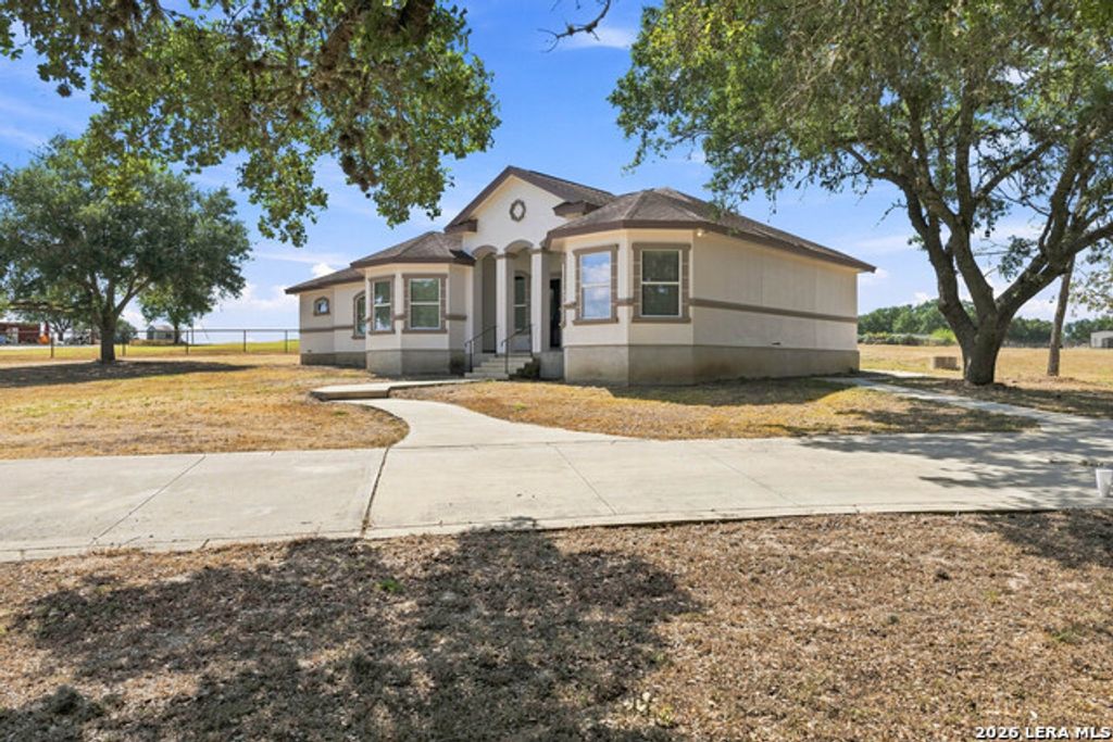 353 Big Oak Dr, Adkins