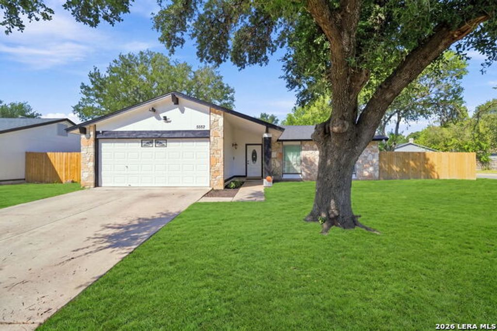 8242 Meadow Swan St, San Antonio