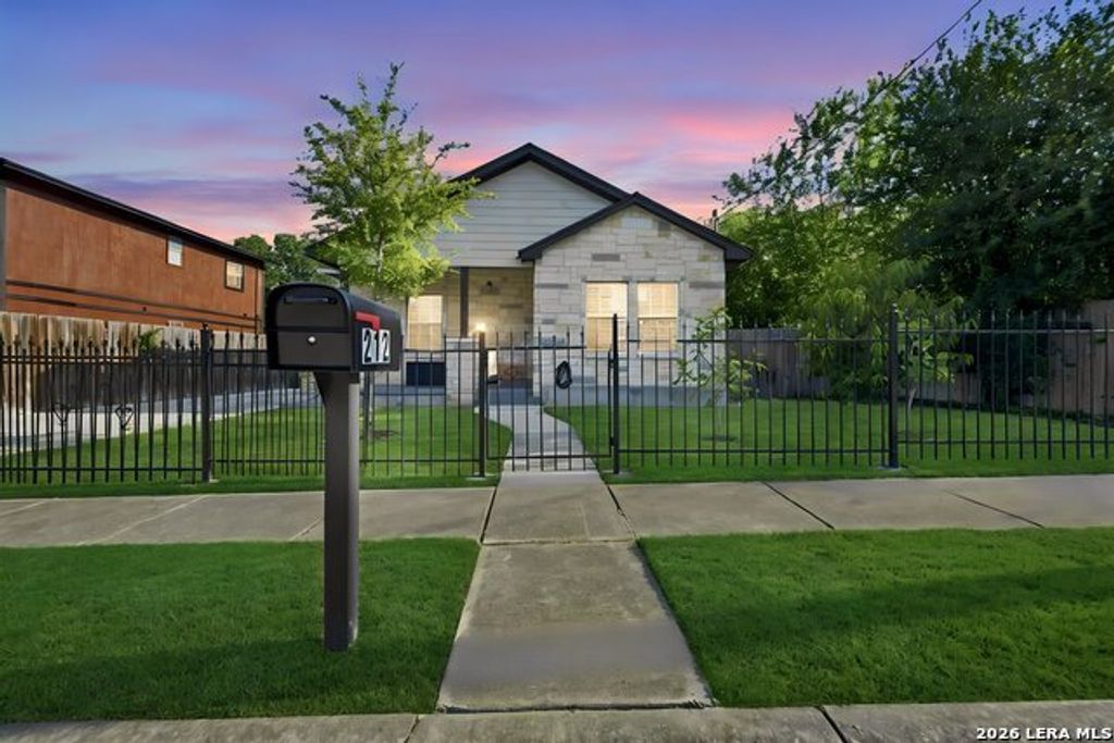 212 W Baylor, San Antonio