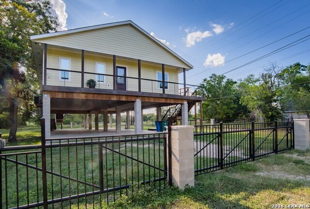 105 Rio Grande Dr, Seguin