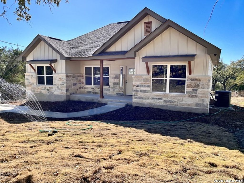 946 Cypress Dr, Canyon Lake