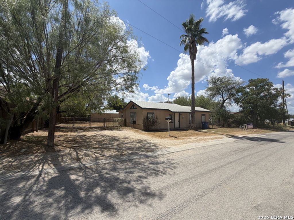 112 Fernandez, Devine