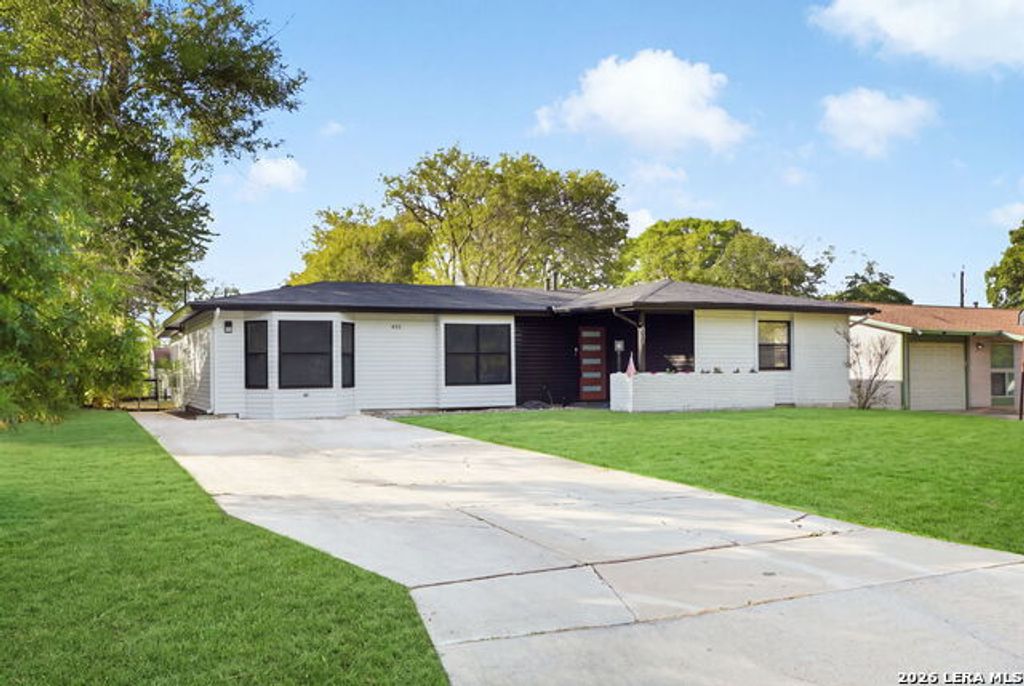 831 Highgate Rd, Universal City