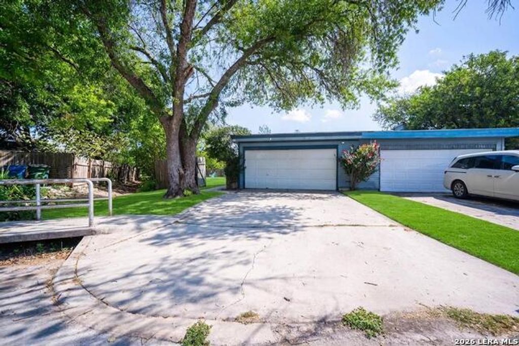 1302 Coldwater Dr, San Antonio