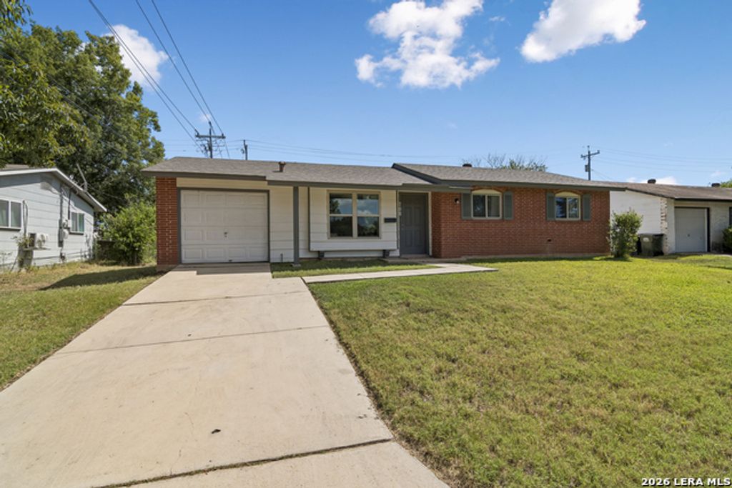 708 Colony Dr, Schertz