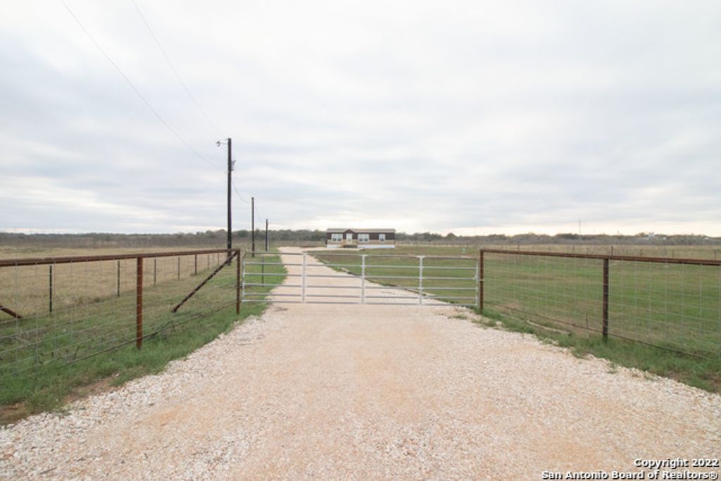254 County Road 406, Floresville