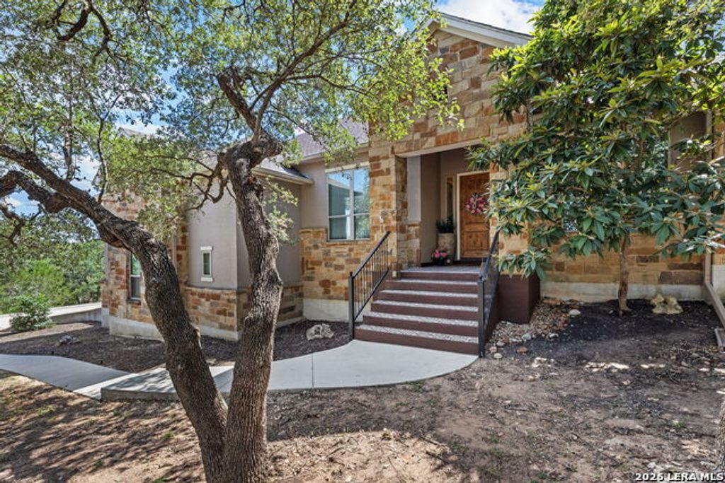 638 Cambridge Dr, New Braunfels