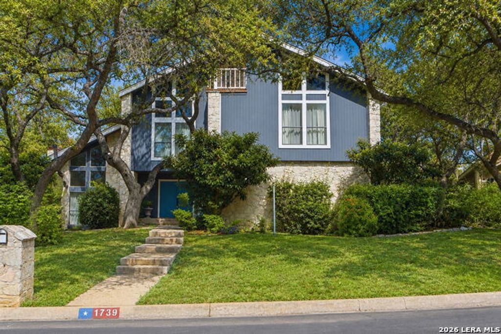 1739 Royal Crescent, San Antonio