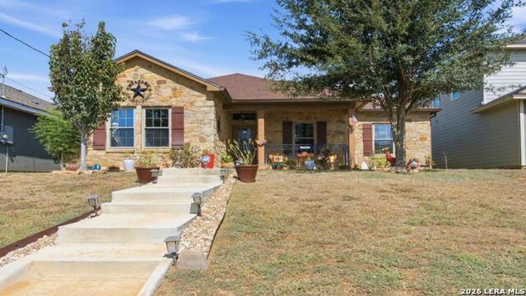 744 Crestview, Floresville