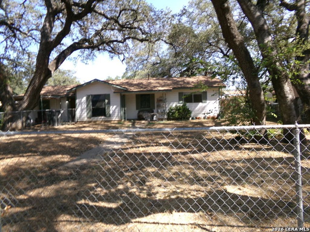 304a Fox Run, Devine