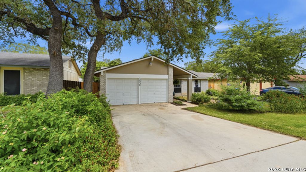 5938 Hidden Boulder St, San Antonio