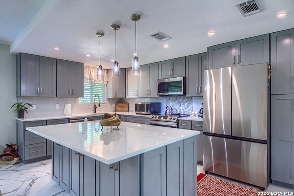 17203 Happy Hollow, San Antonio
