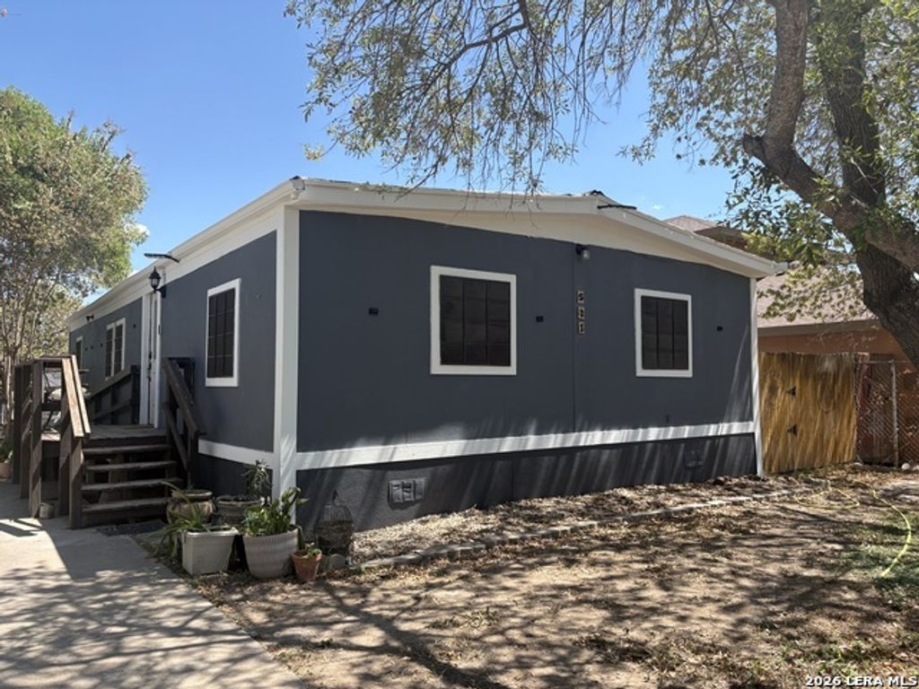 511 Zaragoza Dr, Eagle Pass
