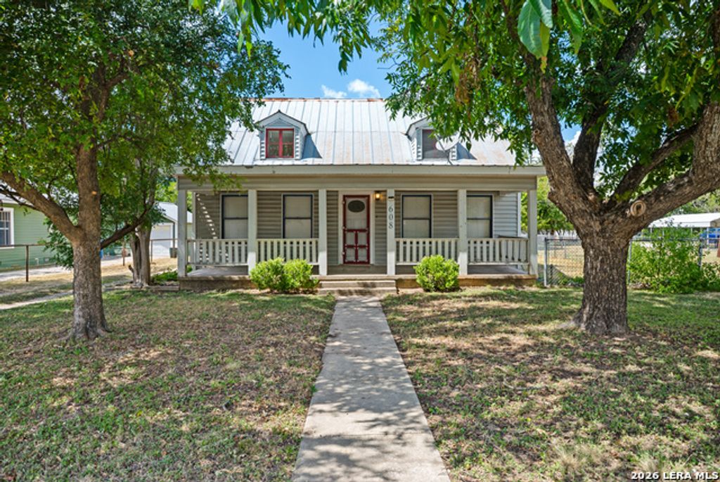 608 Tivy St, Kerrville