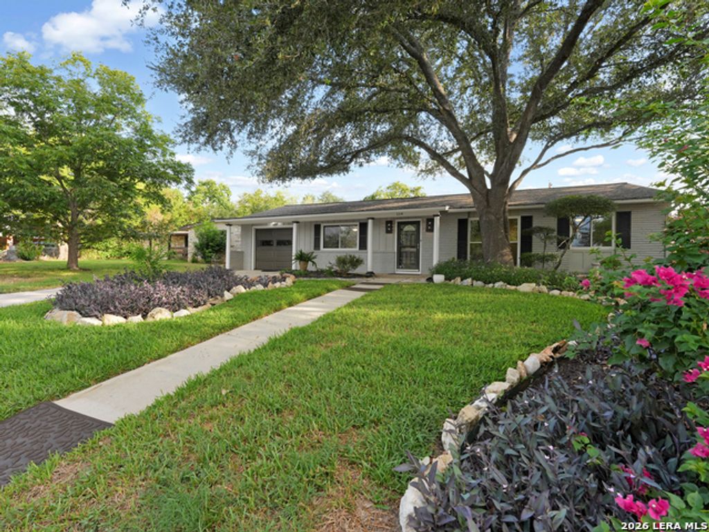 114 Parkview Drive, Universal City