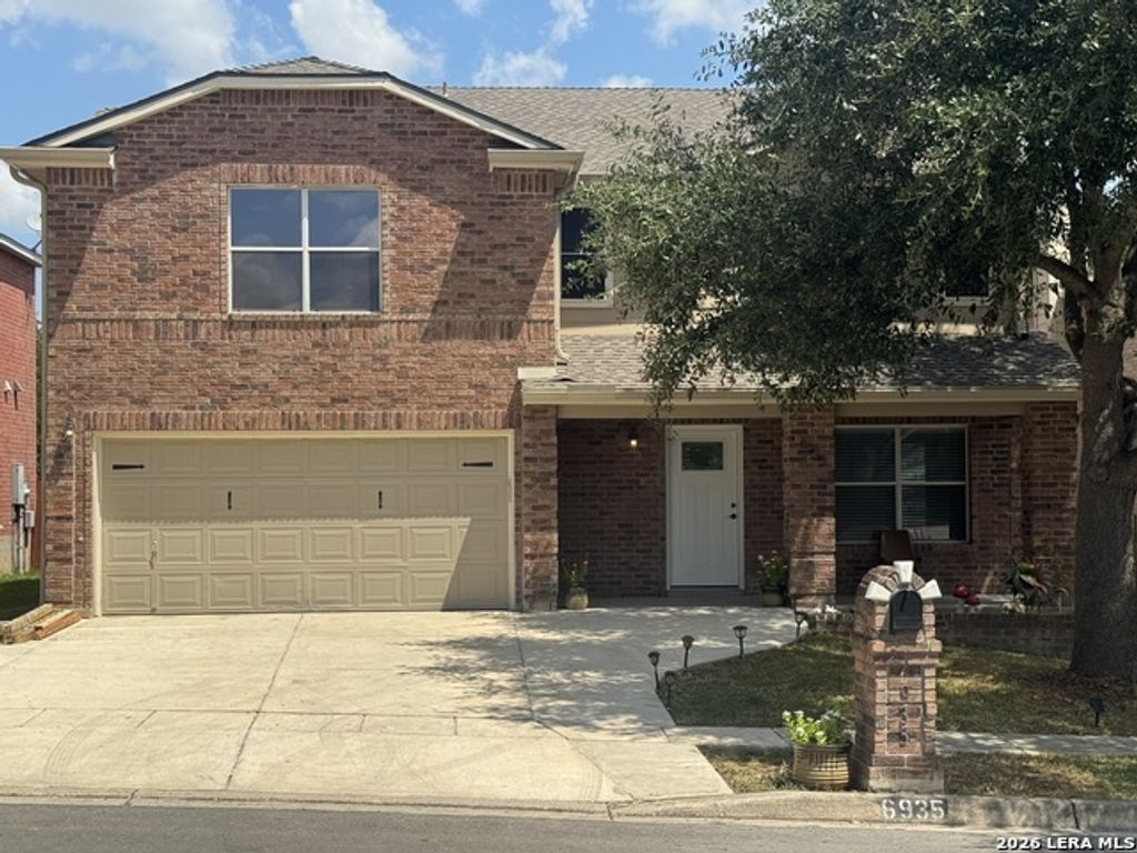 6935 Elmwood Crst, Live Oak