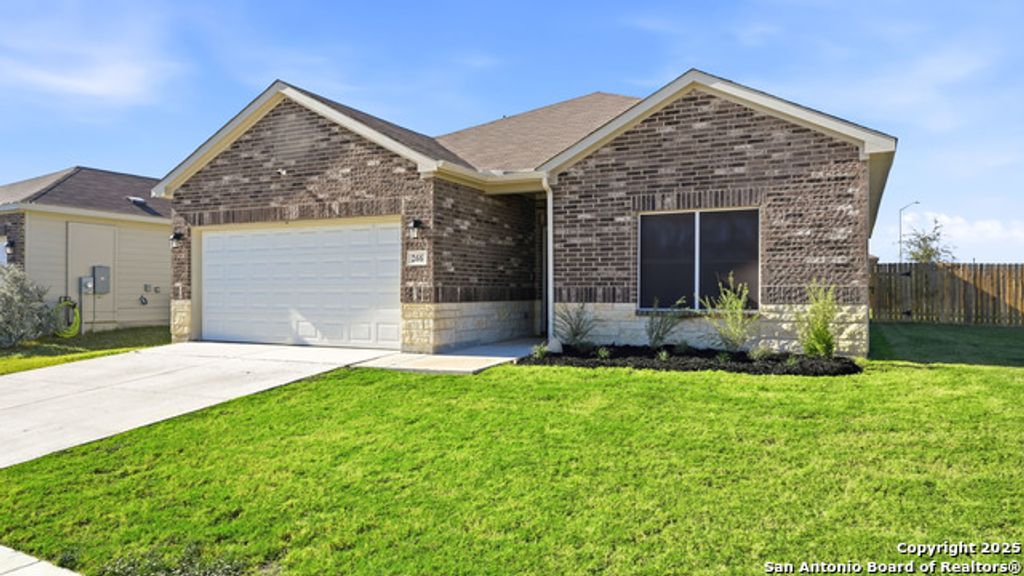 266 Rolling Hls, New Braunfels