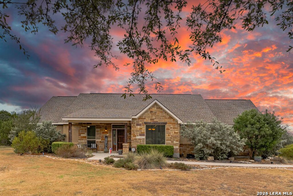 1126 Ensenada Dr, Canyon Lake