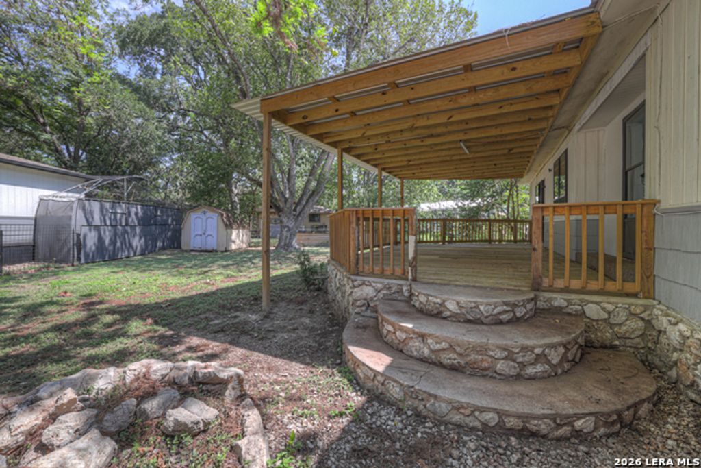 151 Deer Ln, New Braunfels
