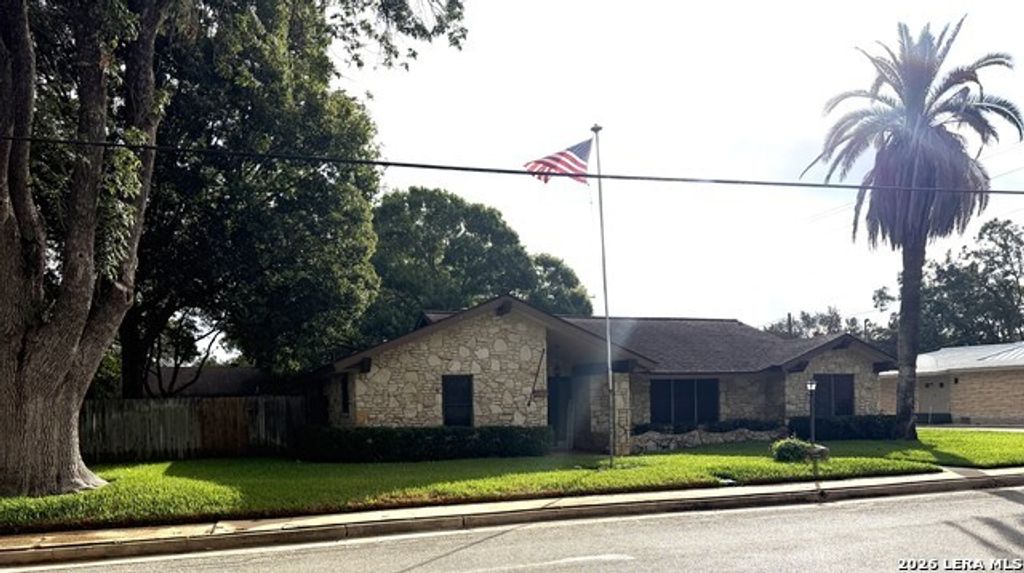 212 S 4th, Stockdale