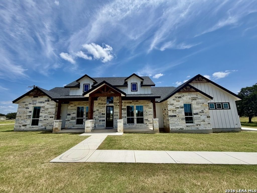 712 County Road 320, Floresville