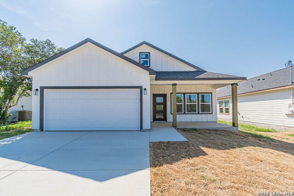 506 Hickory St, Jourdanton