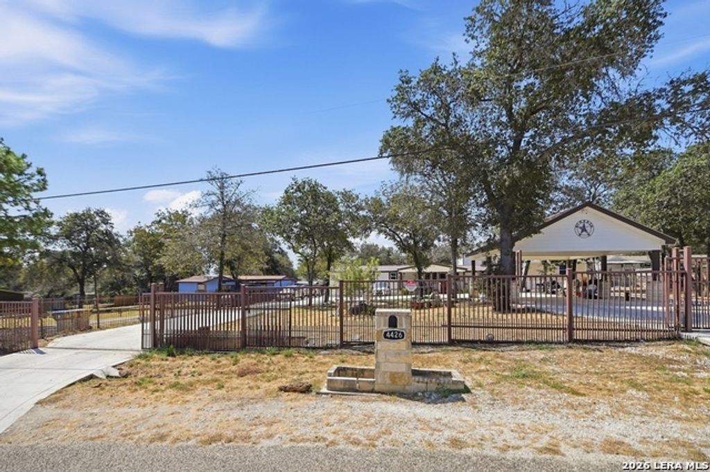 4426 Lost Hills, Elmendorf