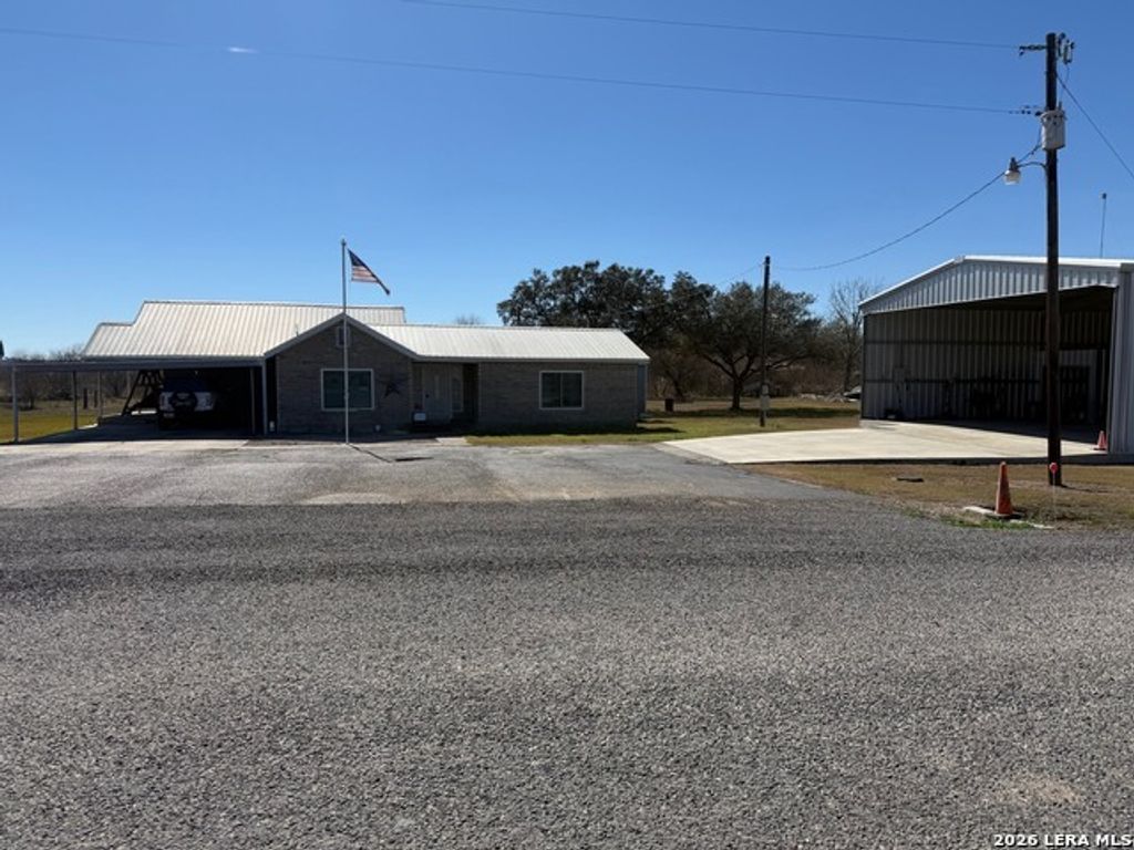 226 County Road 300, Karnes City