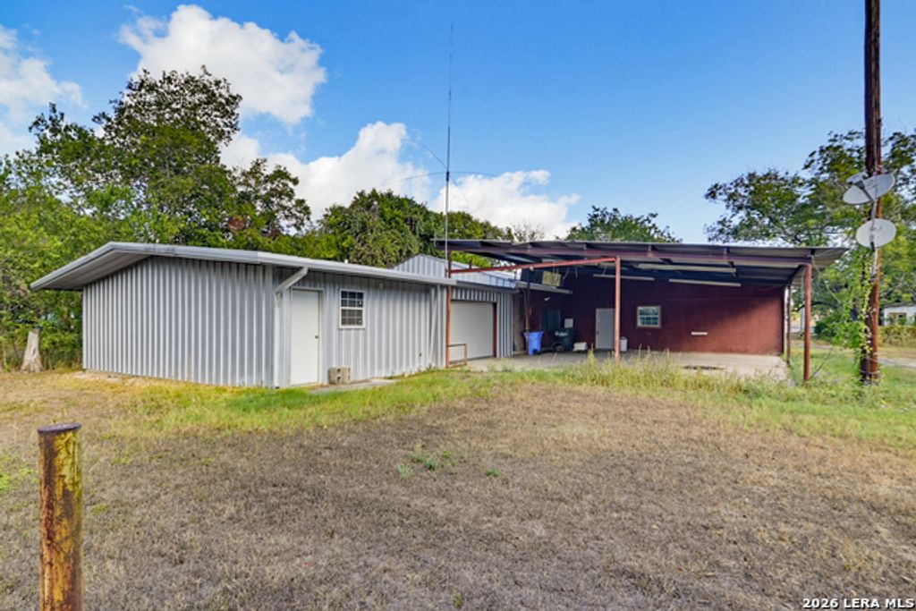 206 E Pine, Seguin