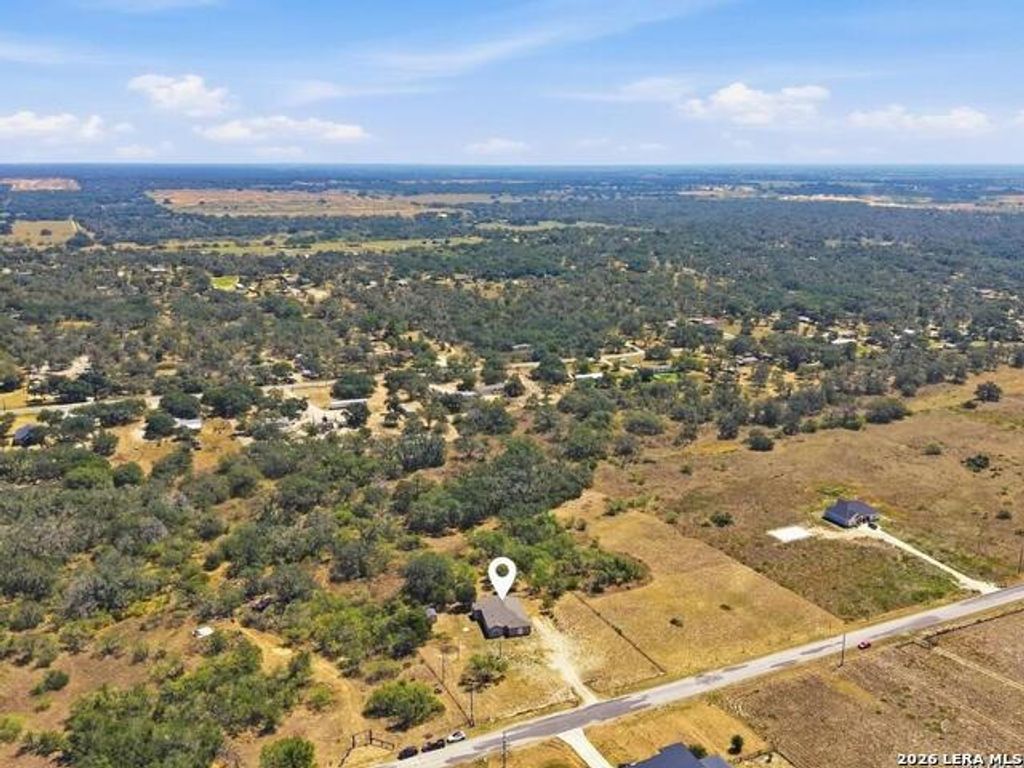 685 Clear Lake Loop, Poteet