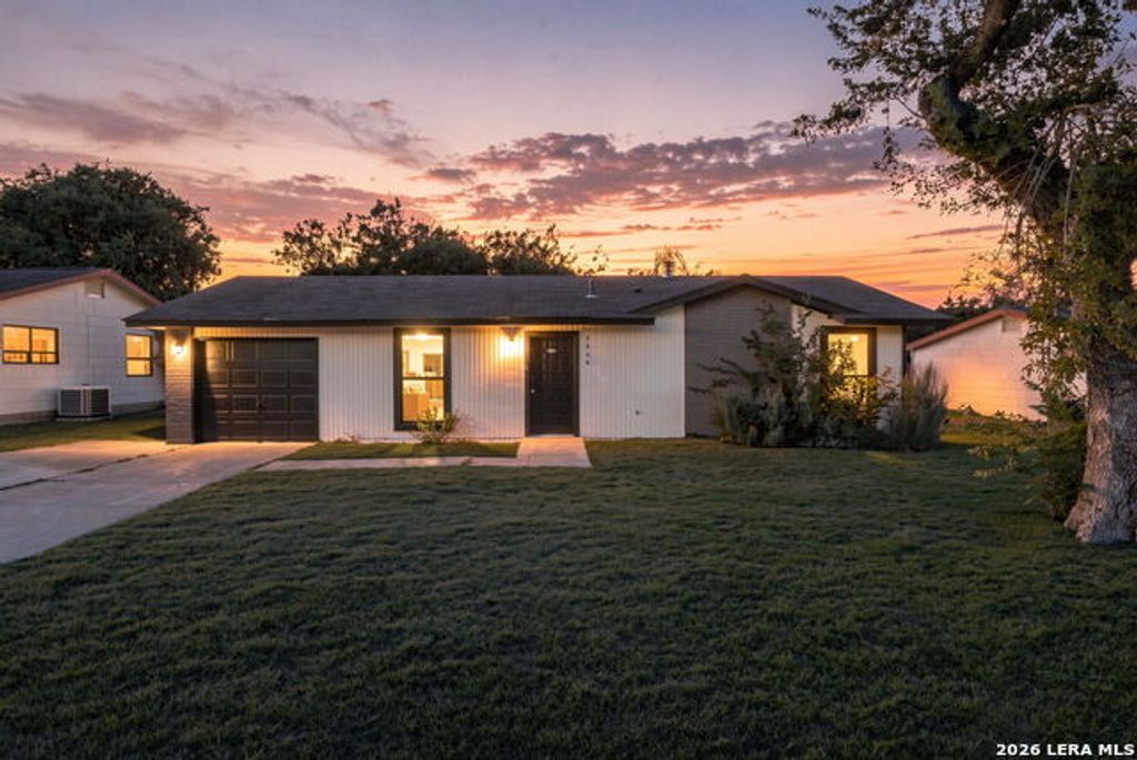4806 Castle Bridge, San Antonio