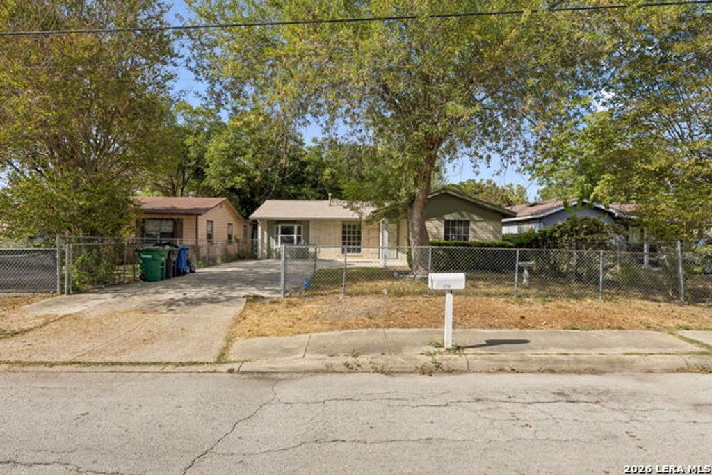 1215 Aaron Place, San Antonio