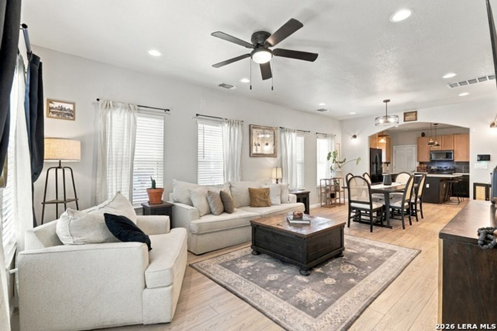 215 W High Ave, San Antonio