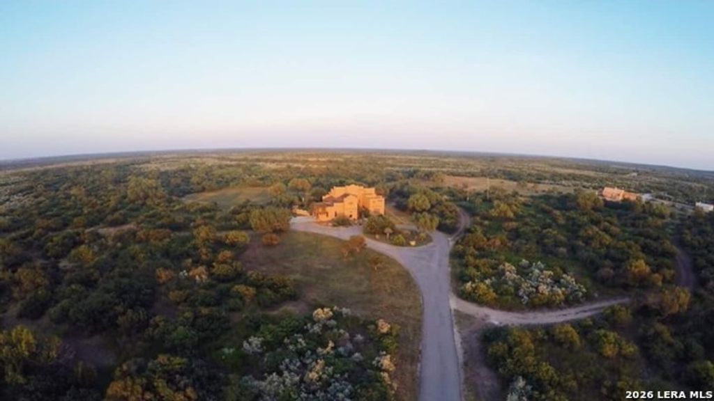 5499 Agape Rd, Uvalde