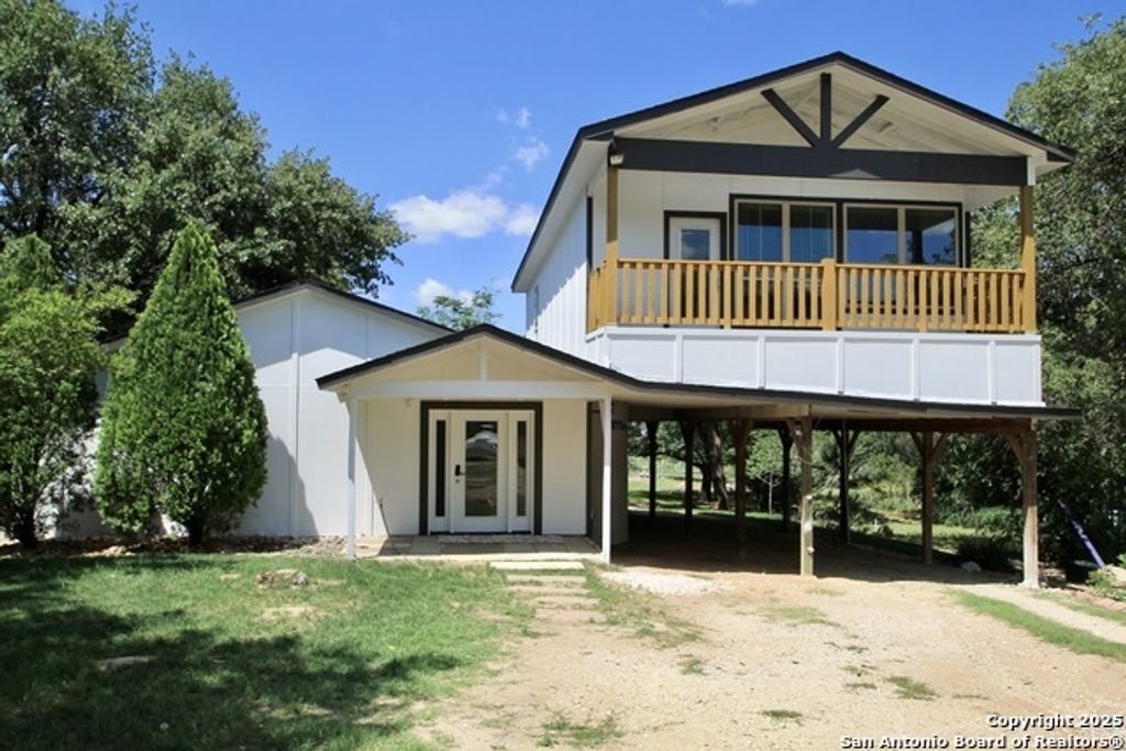 23127 Opportunity Dr, Elmendorf