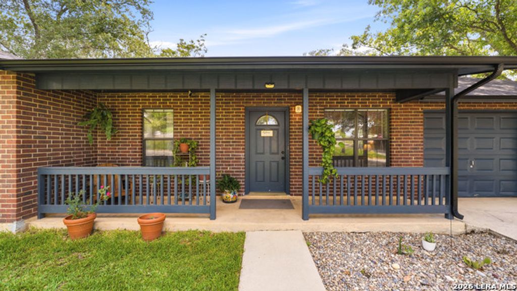 208 E Mayer St, Stockdale