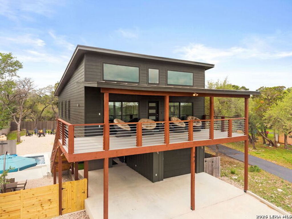 143 Mountainview Dr, Canyon Lake