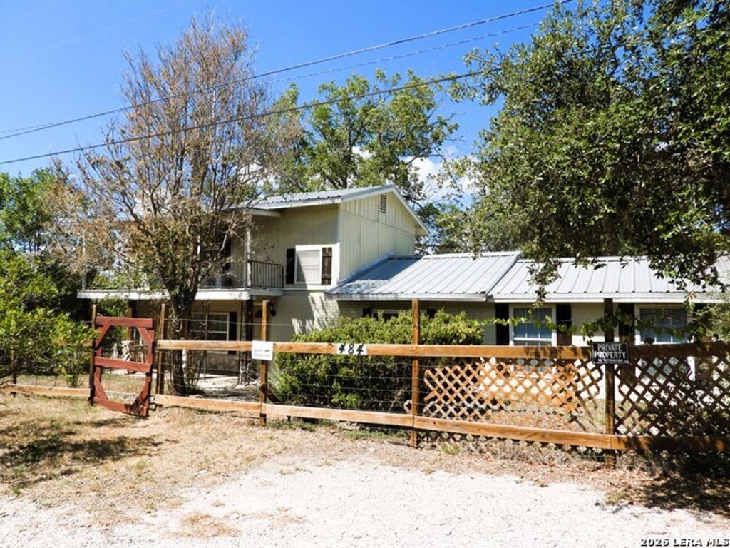 484 Avenue R, Lakehills