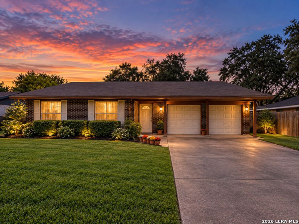 1406 Las Palmas, Beeville