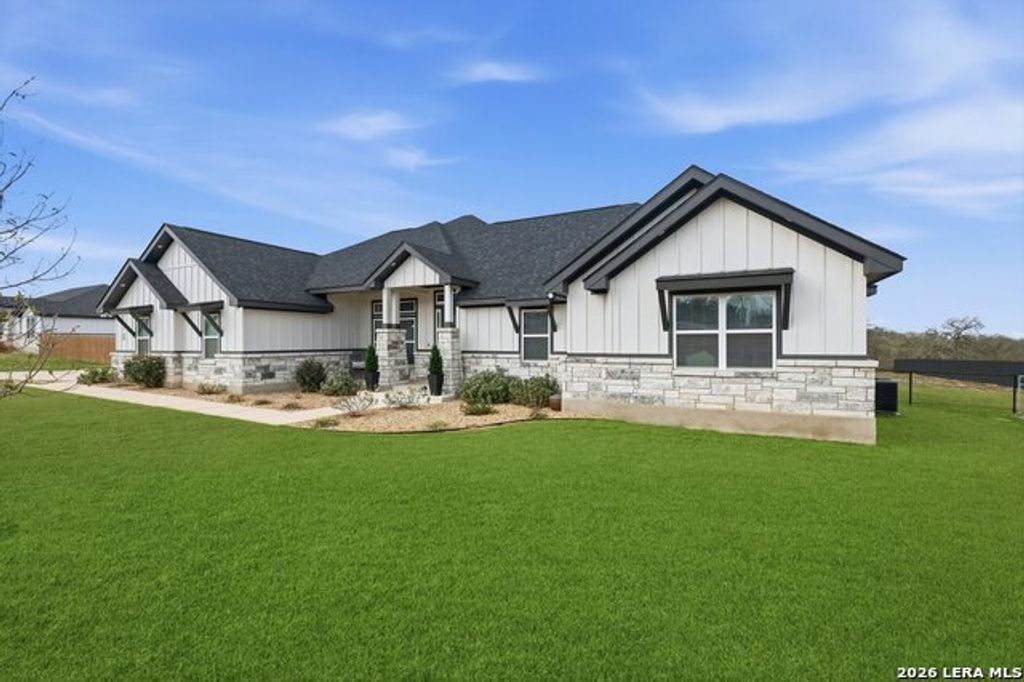 113 Hondo Dr, La Vernia