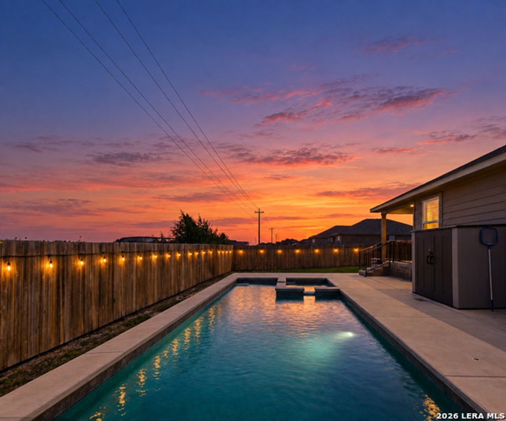 984 Amble Oak, Seguin