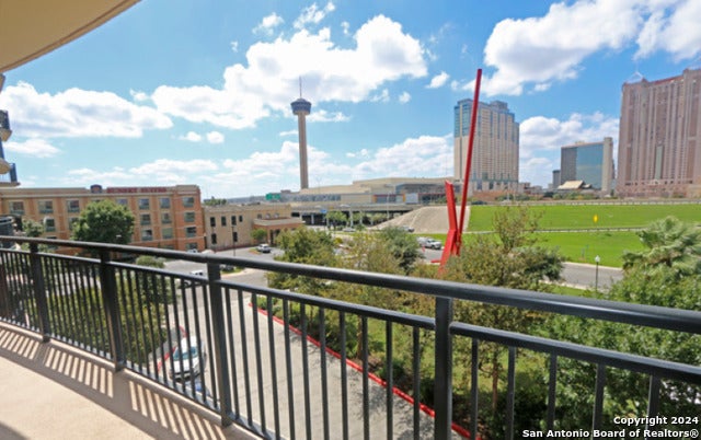 215 Center St #301, San Antonio