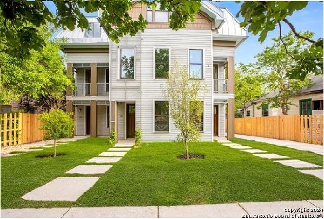 808 E Carson St #102, San Antonio