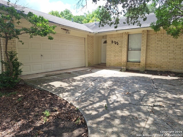 322 Renee Dr, Converse