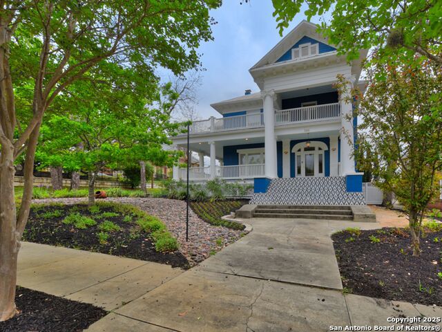 702 W French Pl, San Antonio